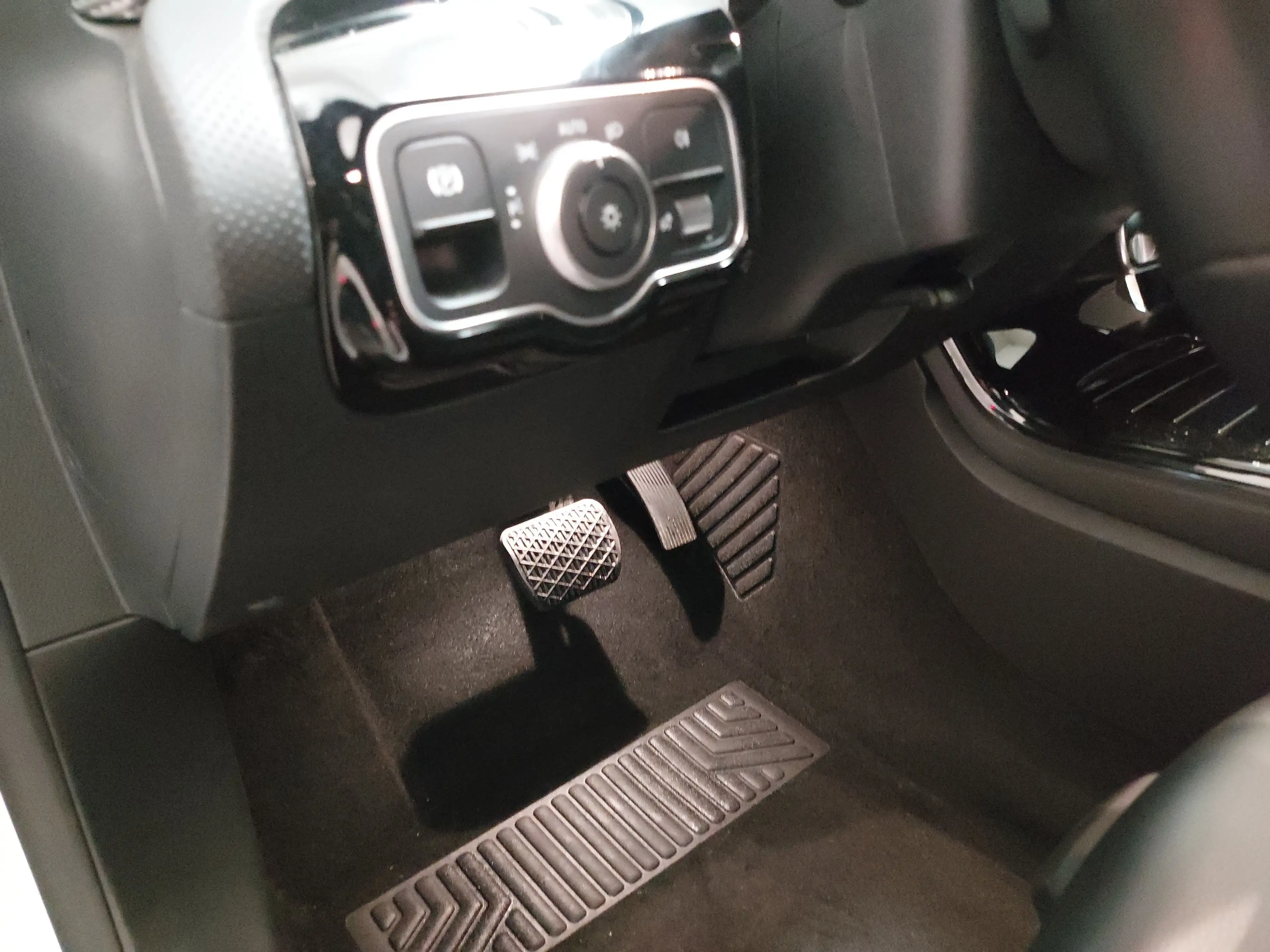 Mercedes-Benz CLA 200 CLA 200 NAVI KLIMAAUT LED RADIO TEMPO SHZ AHK KAMERA T-Leder — photo 7