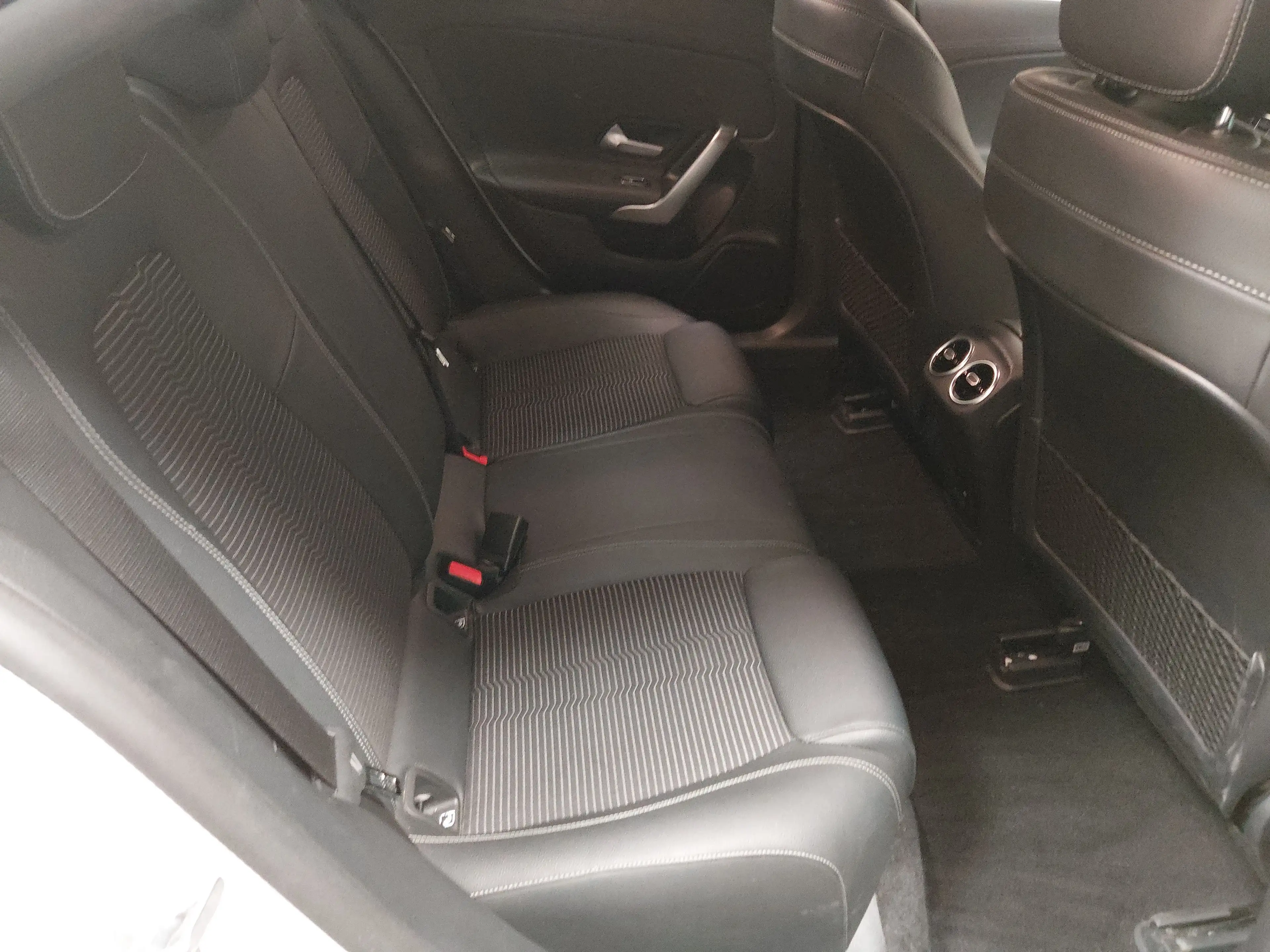 Mercedes-Benz CLA 200 CLA 200 NAVI KLIMAAUT LED RADIO TEMPO SHZ AHK KAMERA T-Leder — photo 12