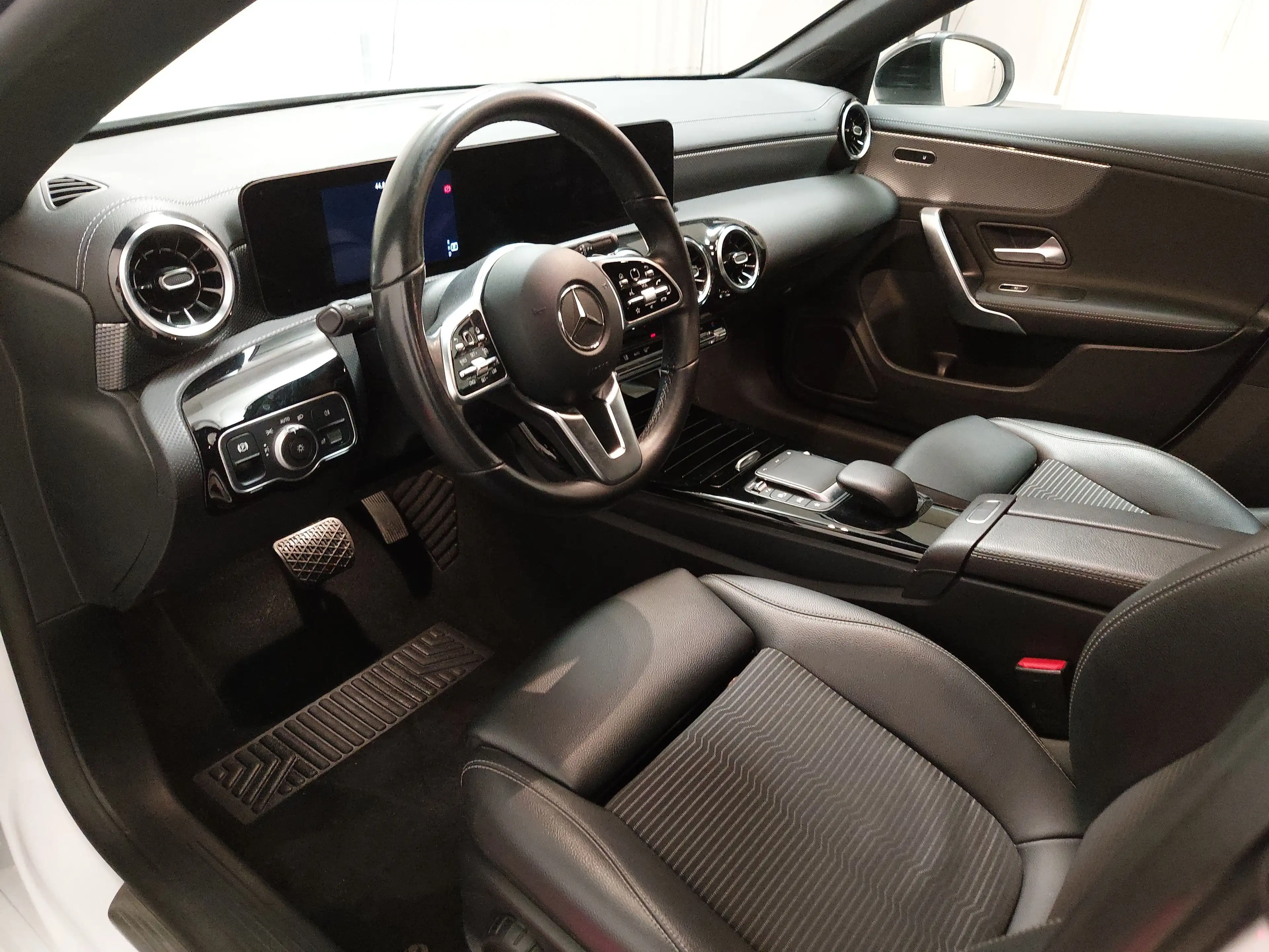 Mercedes-Benz CLA 200 CLA 200 NAVI KLIMAAUT LED RADIO TEMPO SHZ AHK KAMERA T-Leder — photo 6