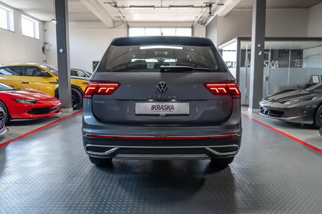 Volkswagen Tiguan Allspace view 7