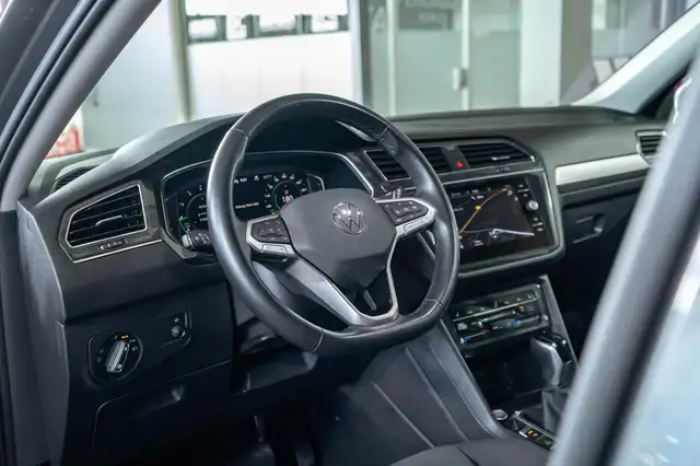 Volkswagen Tiguan Allspace view 11