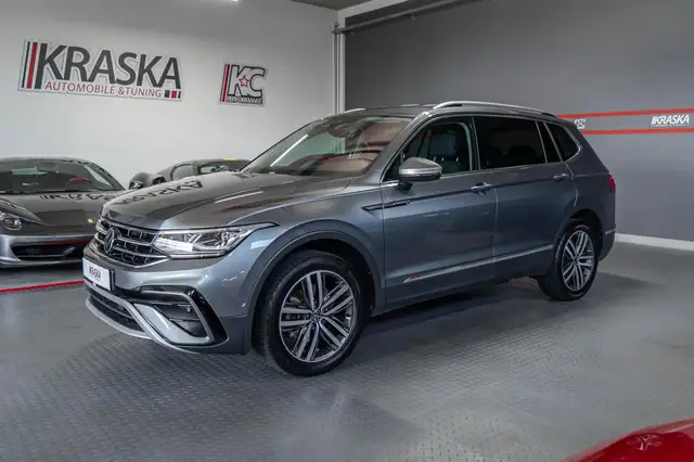 Volkswagen Tiguan Allspace view 3