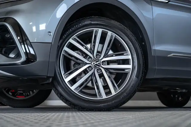 Volkswagen Tiguan Allspace view 2