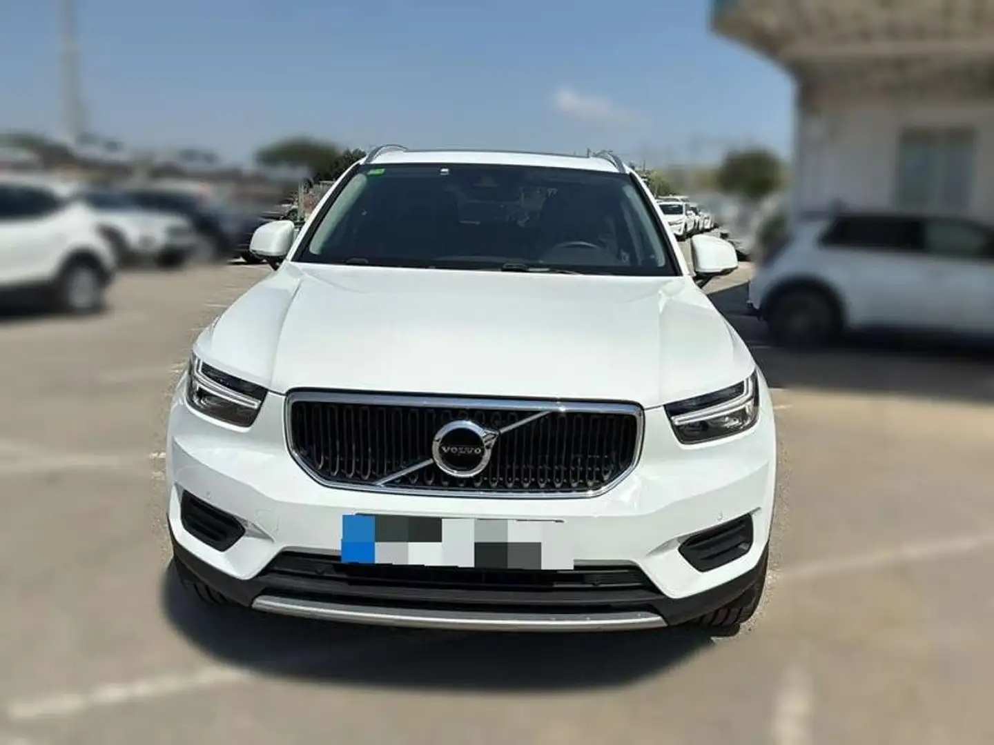 Volvo XC40 T2 Momentum Pro Blanco - 1