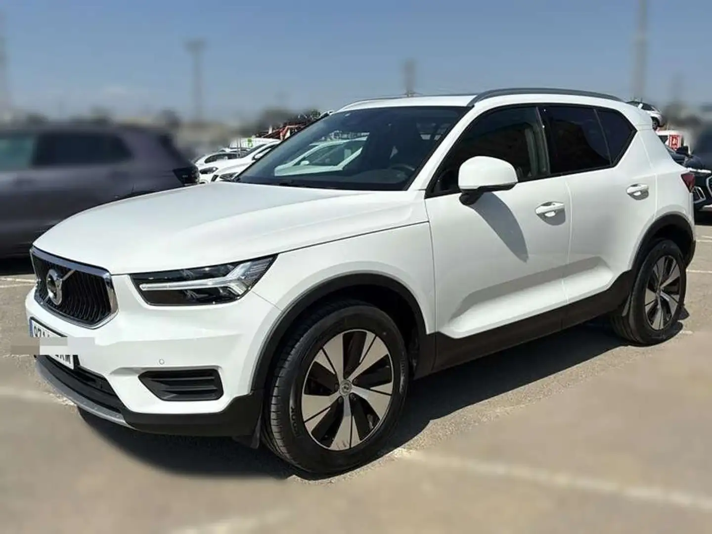 Volvo XC40 T2 Momentum Pro Blanco - 2