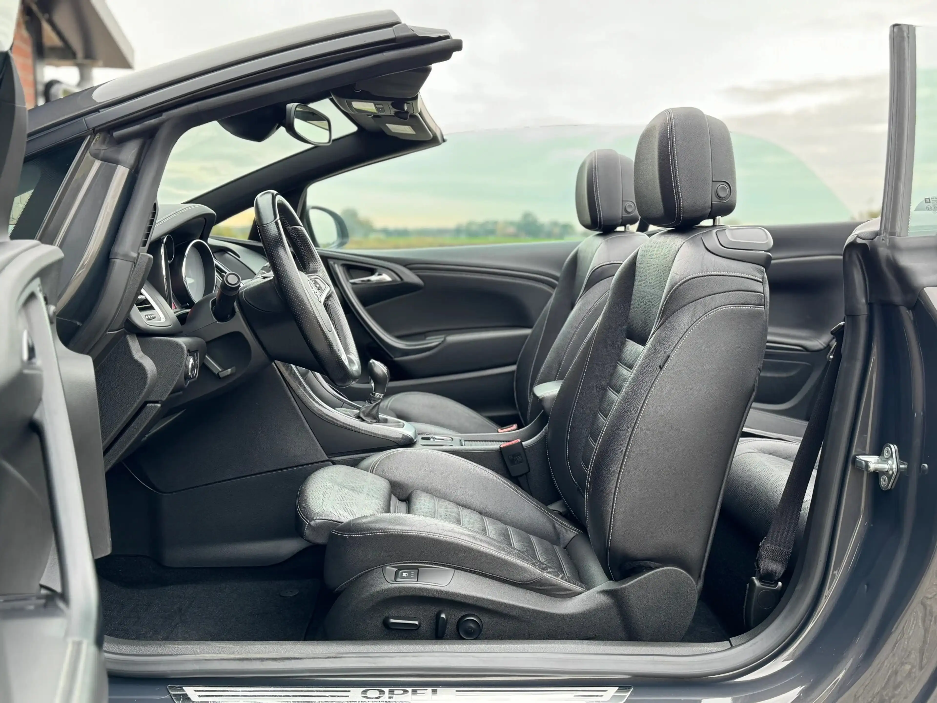 Opel Cascada 1.4T COSMO | NL-AUTO! | LEDER | NAVI | CAMERA! — photo 31