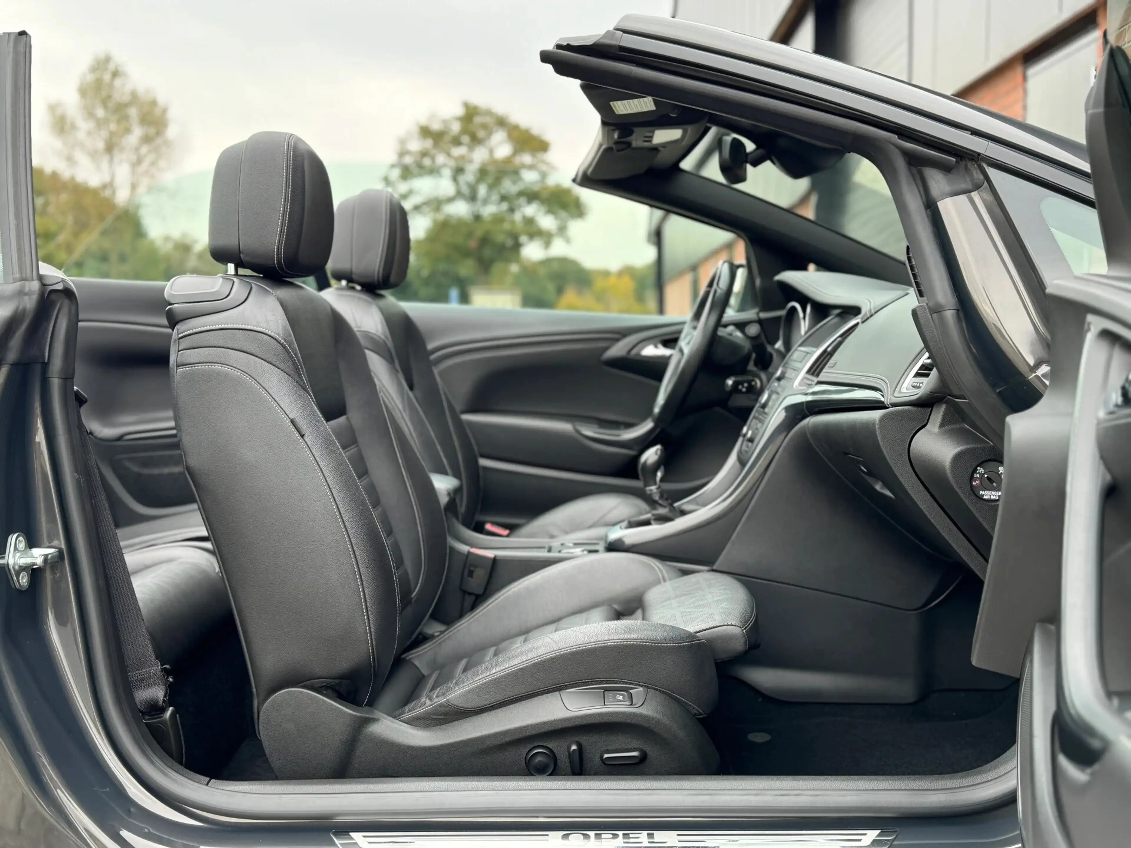 Opel Cascada 1.4T COSMO | NL-AUTO! | LEDER | NAVI | CAMERA! — photo 36