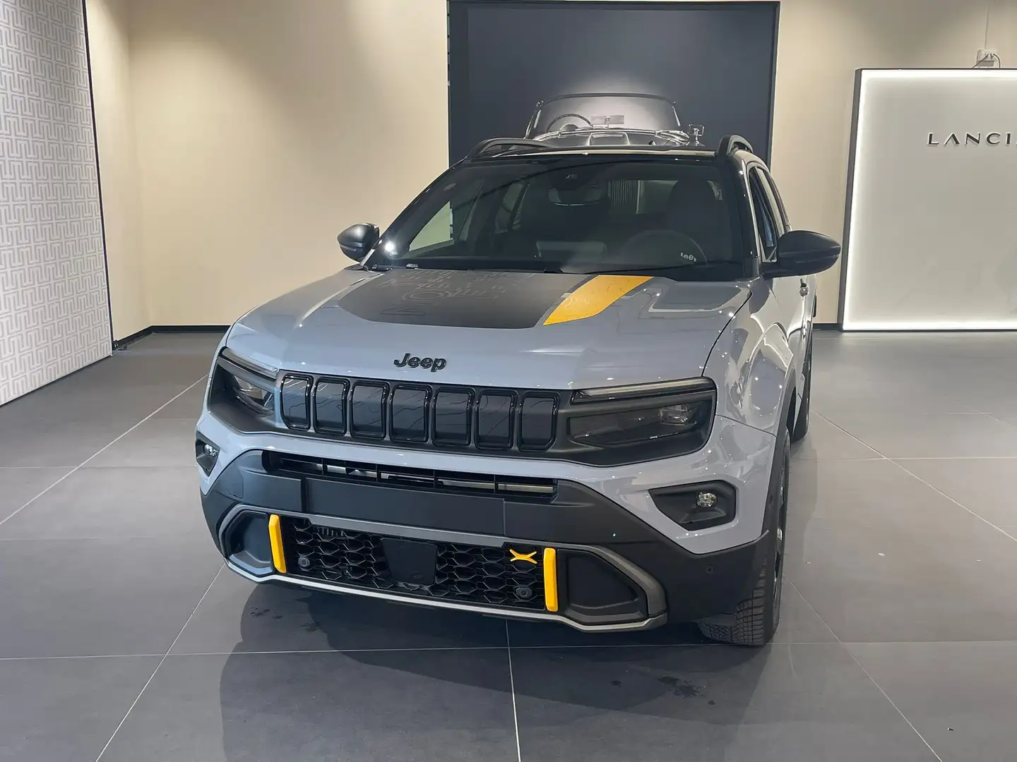 Jeep Avenger 4xe 619  Upland 1.2 145cv 4xe Mhev Gris - 1