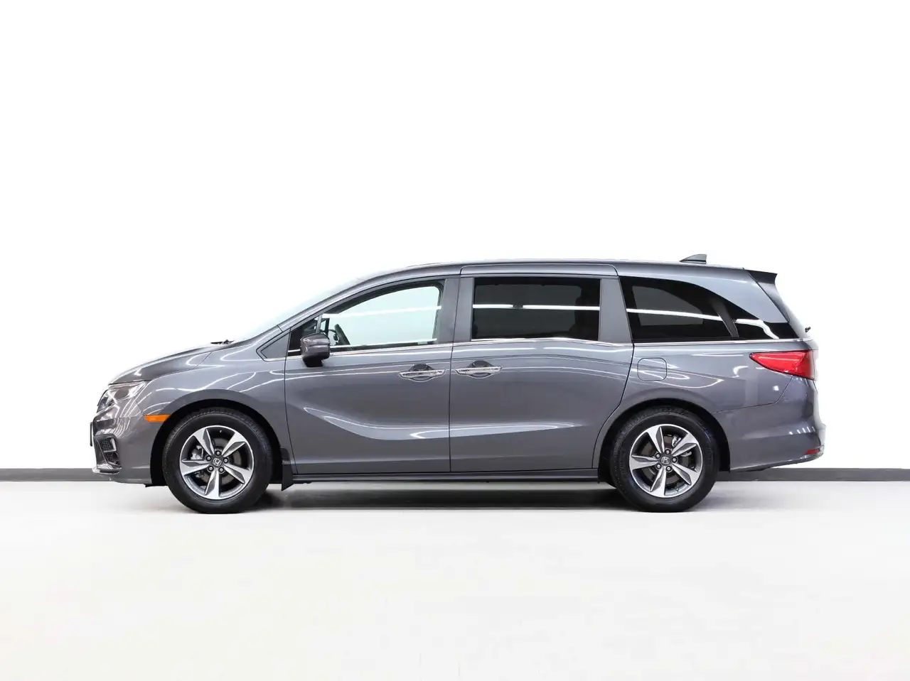 Honda Odyssey снимка Honda Odyssey
