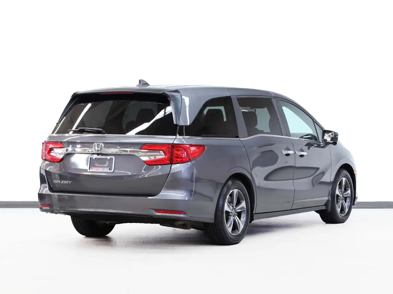 Honda Odyssey снимка Honda Odyssey