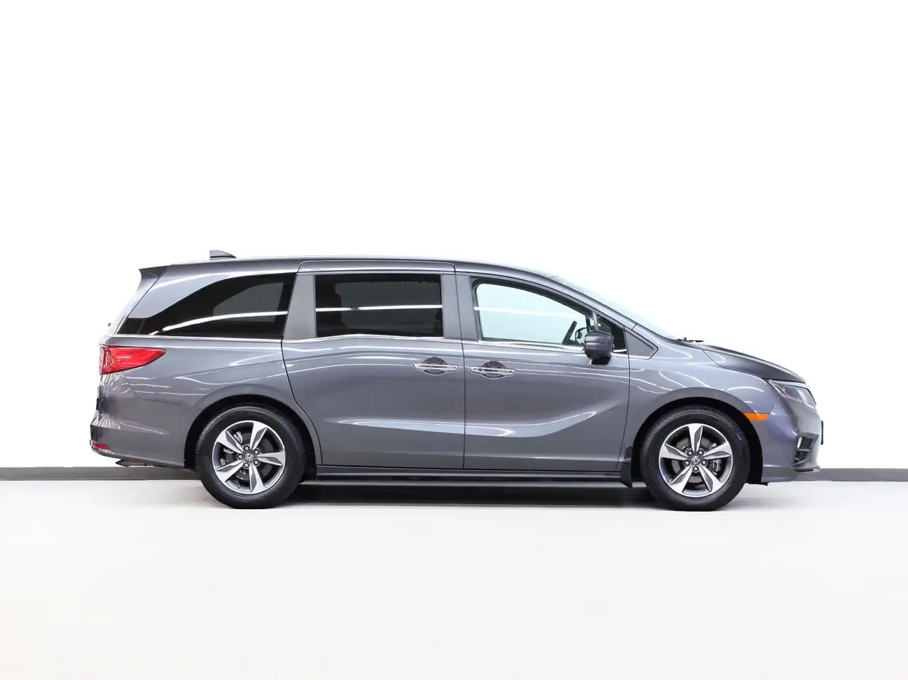 Honda Odyssey снимка Honda Odyssey