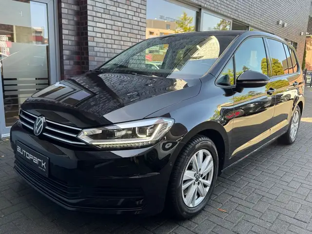 Volkswagen Touran Business AHK STHZ DYNAUDIO MASSAGE EASYOP