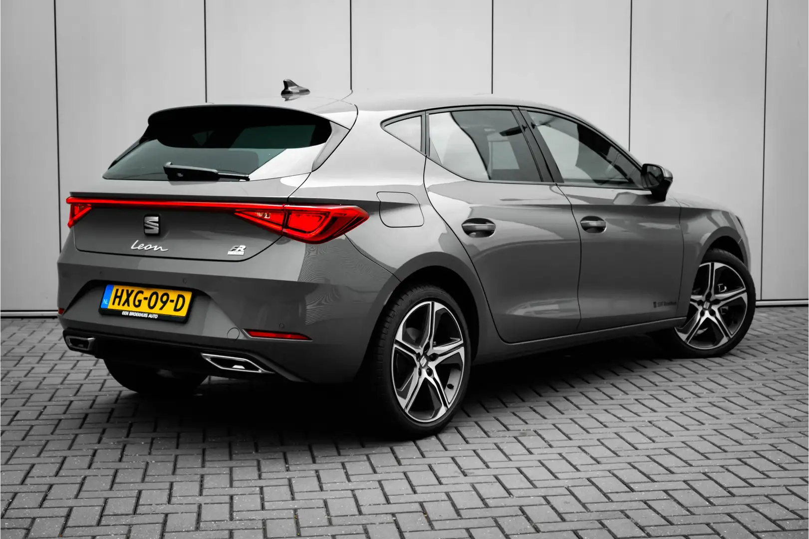 SEAT Leon e-Hybrid Sportstourer 1.5 TSI FR PHEV First Edition Gri - 2