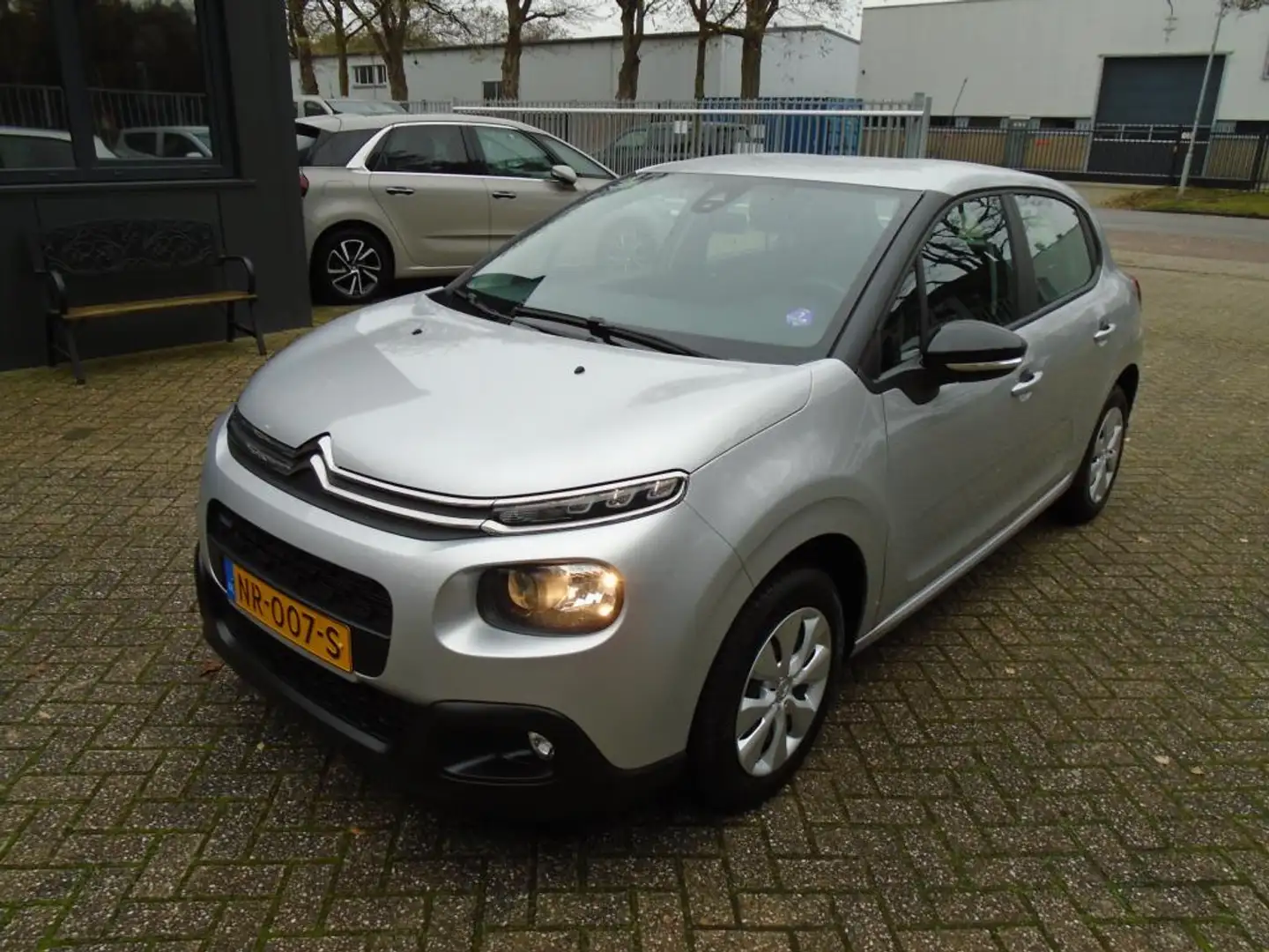 Citroen C3 1.2 PureTech Feel 105g Grijs - 2