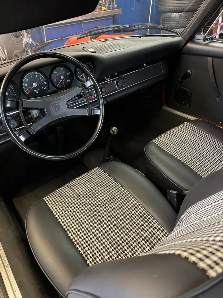 Porsche 911 T 2.2 Targa, foto 6