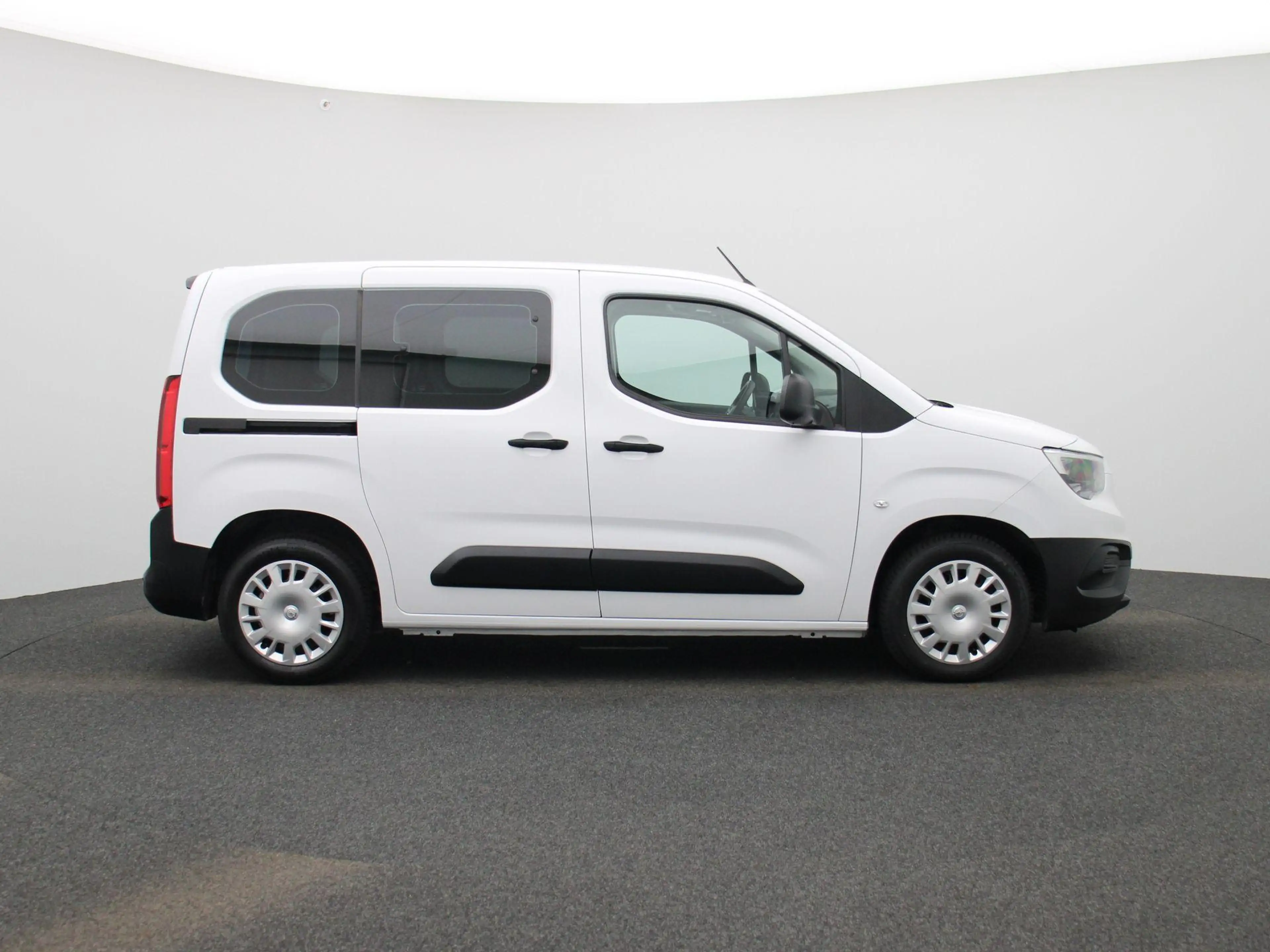 Opel Combo Life 1.5 Turbo D 75kW S/S Edition Pl L1H1 — photo 6