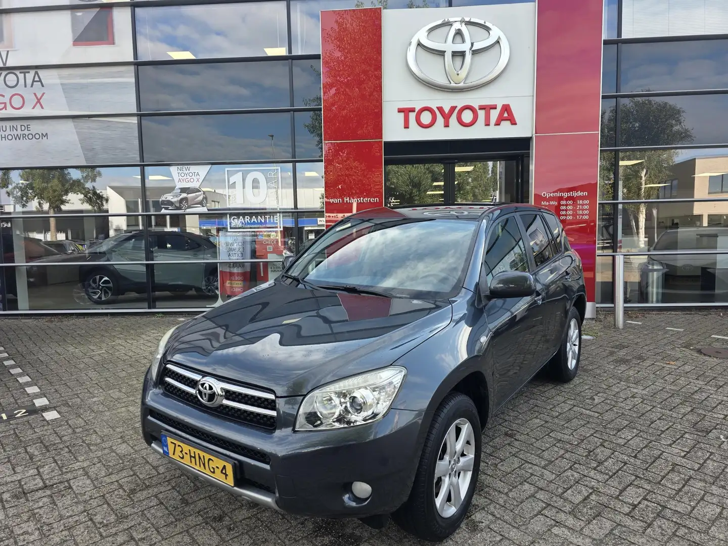 Toyota RAV 4 2.0 16V VVT-I Grau - 1