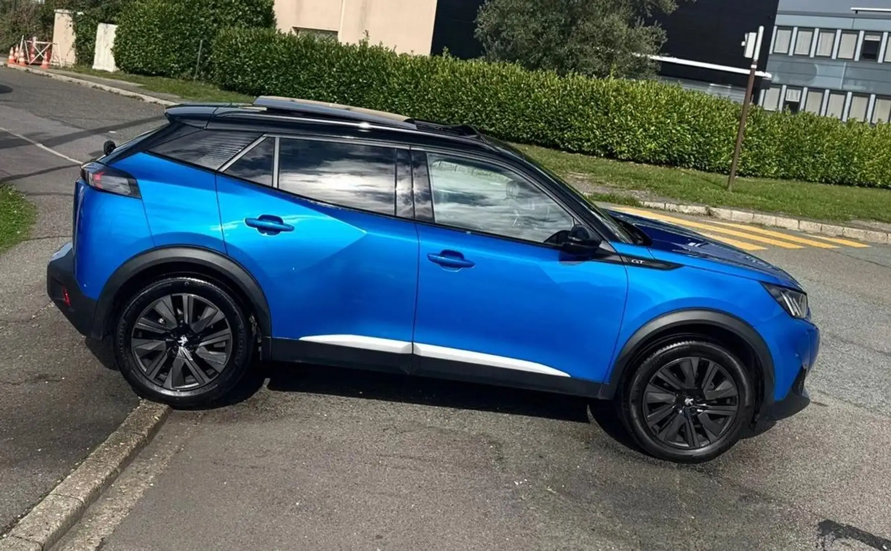 Peugeot 2008 1.2 PT 130cv EAT 8 GT PACK TOIT OUVRANT 14159HT ENTRETIEN COMPLET ET A JOUR TBEG Gris - 2