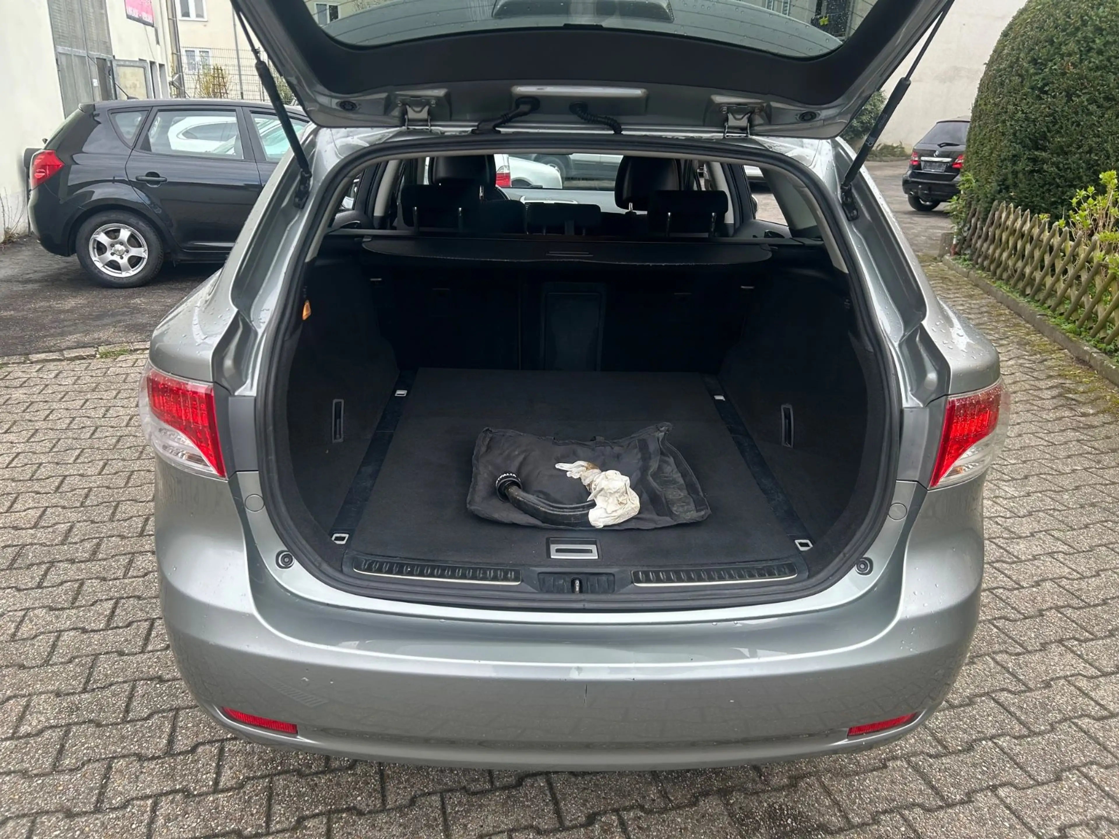 Toyota Avensis Kombi 2.2 D-4D Edition AUTOMATIK, *Navi* — photo 7