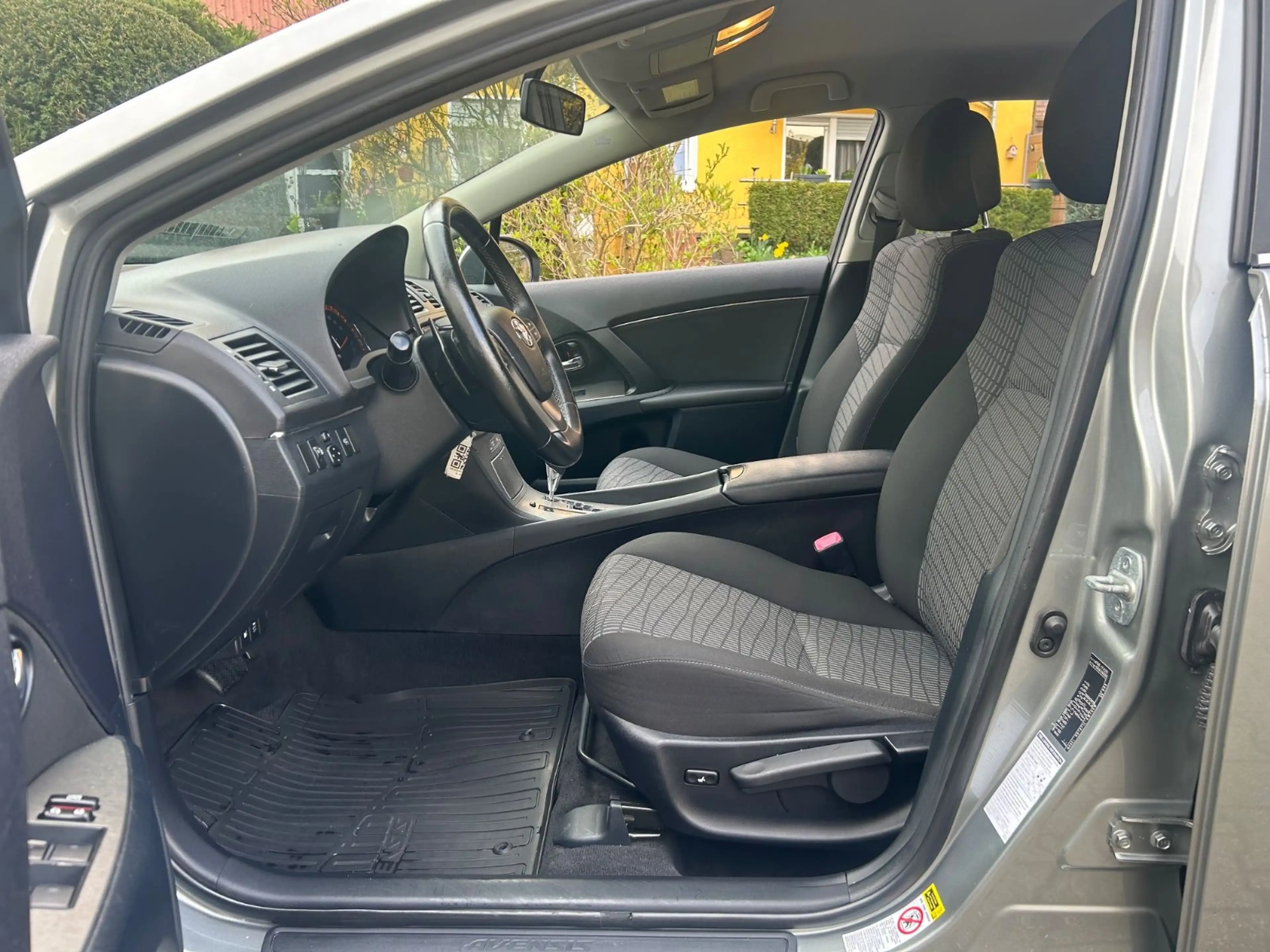 Toyota Avensis Kombi 2.2 D-4D Edition AUTOMATIK, *Navi* — photo 8