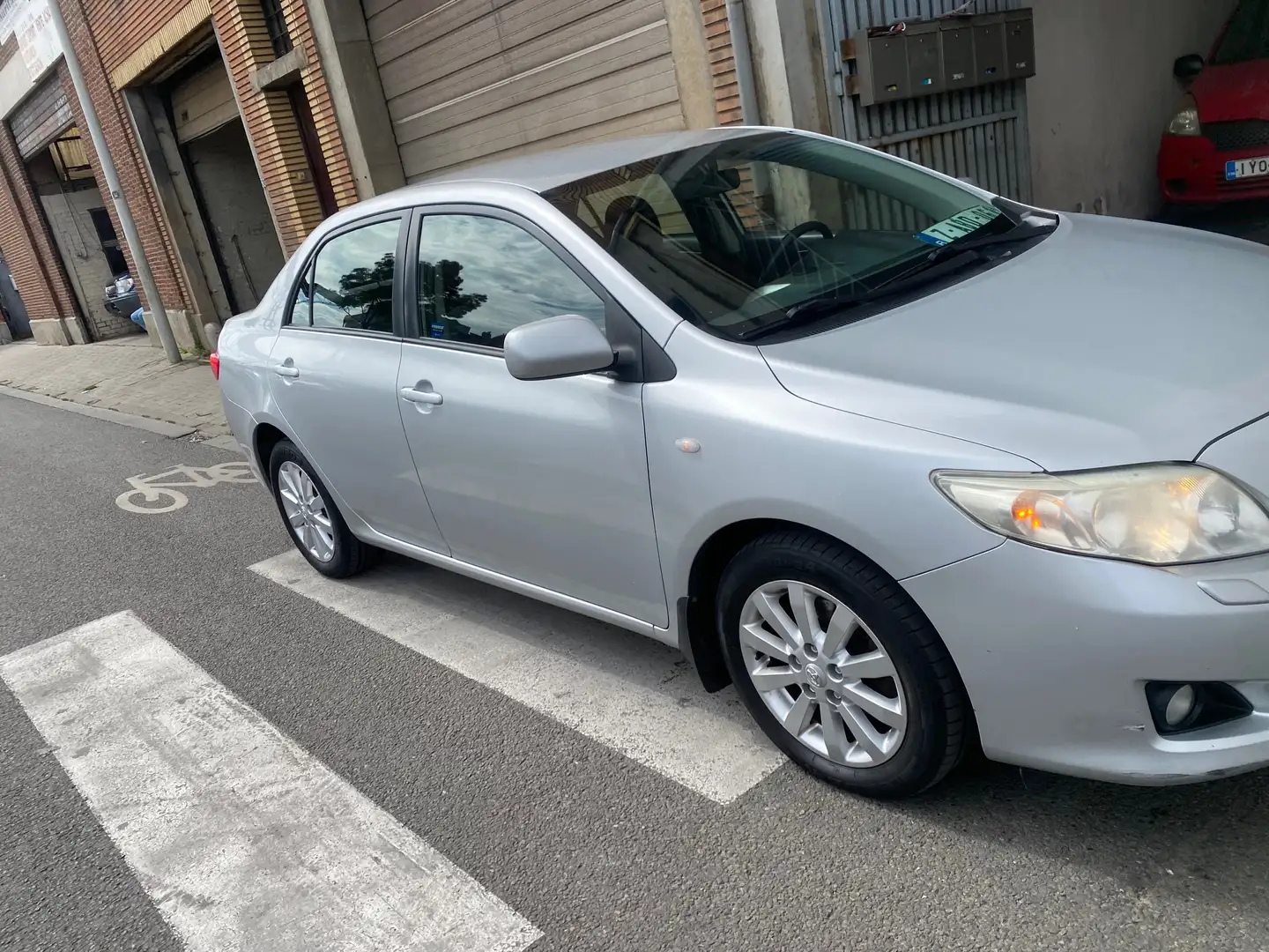 Toyota Corolla Corolla 2.0 D-4D Sol Pack Srebrny - 1