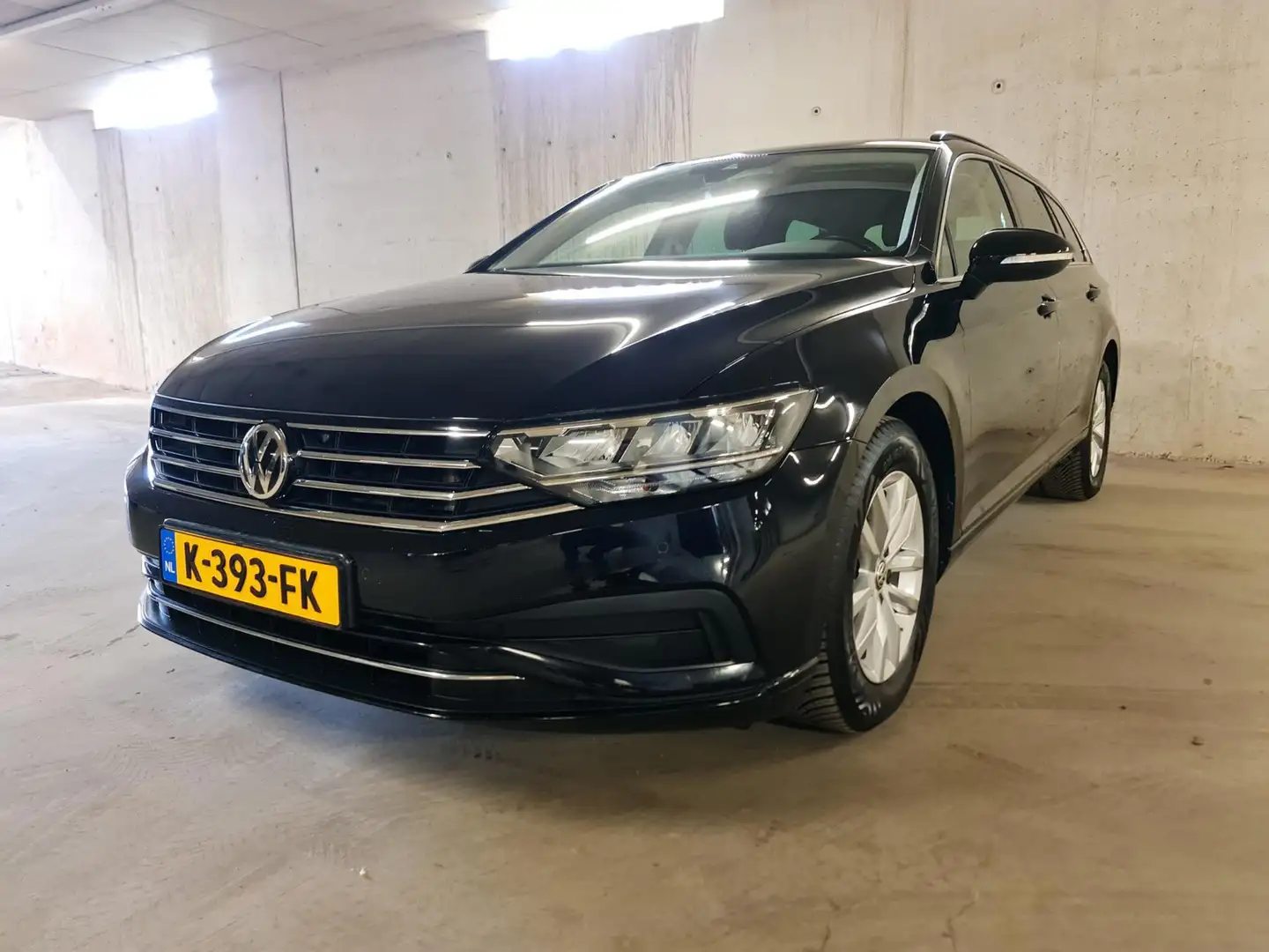 Volkswagen Passat Variant 1.5 TSI Elegance Business R Zwart - 2