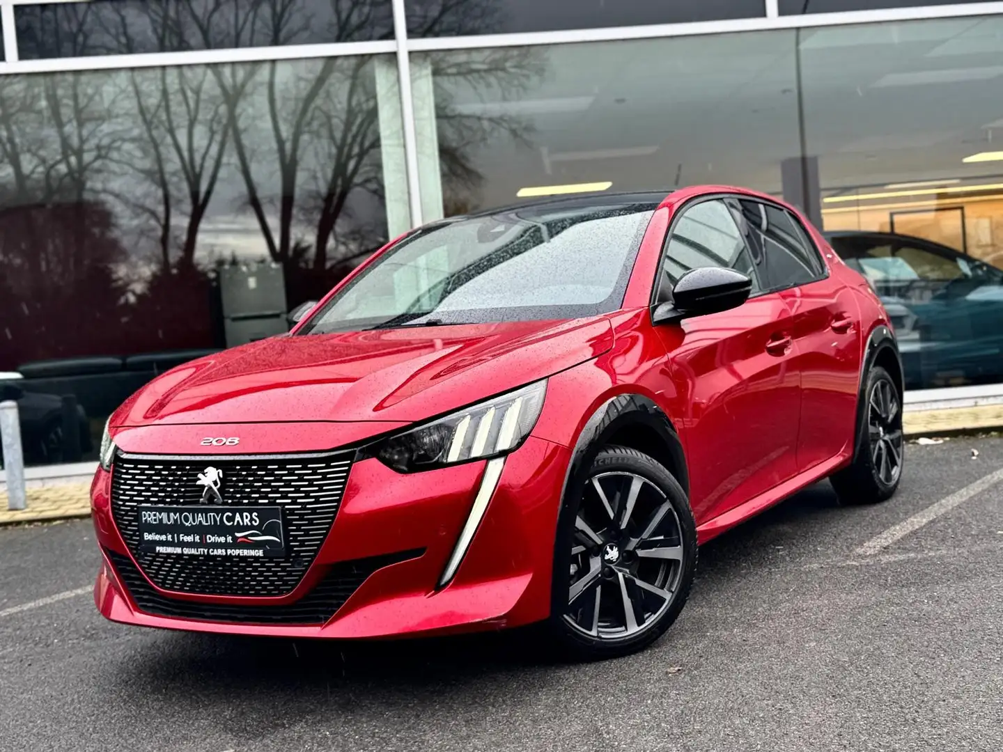Peugeot 208 GT-LINE / 2023 / CARPLAY / SFEERLICHT / KEYLESS Czerwony - 1