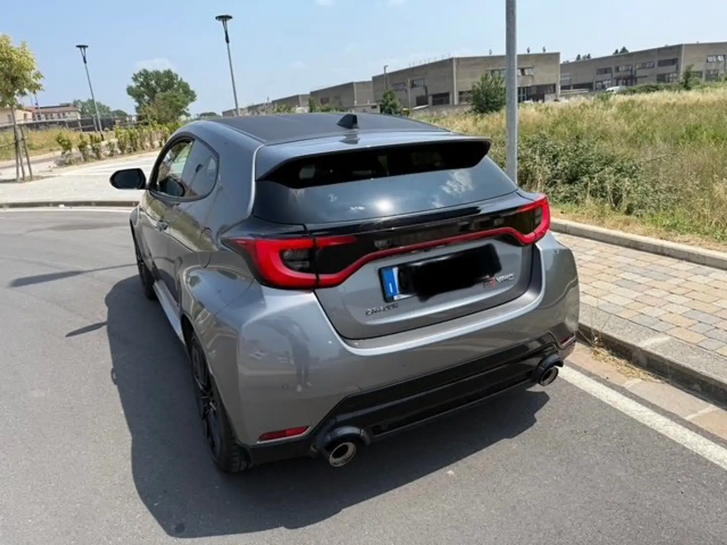 Toyota Yaris GR 50 CIRCUIT Grau - 2
