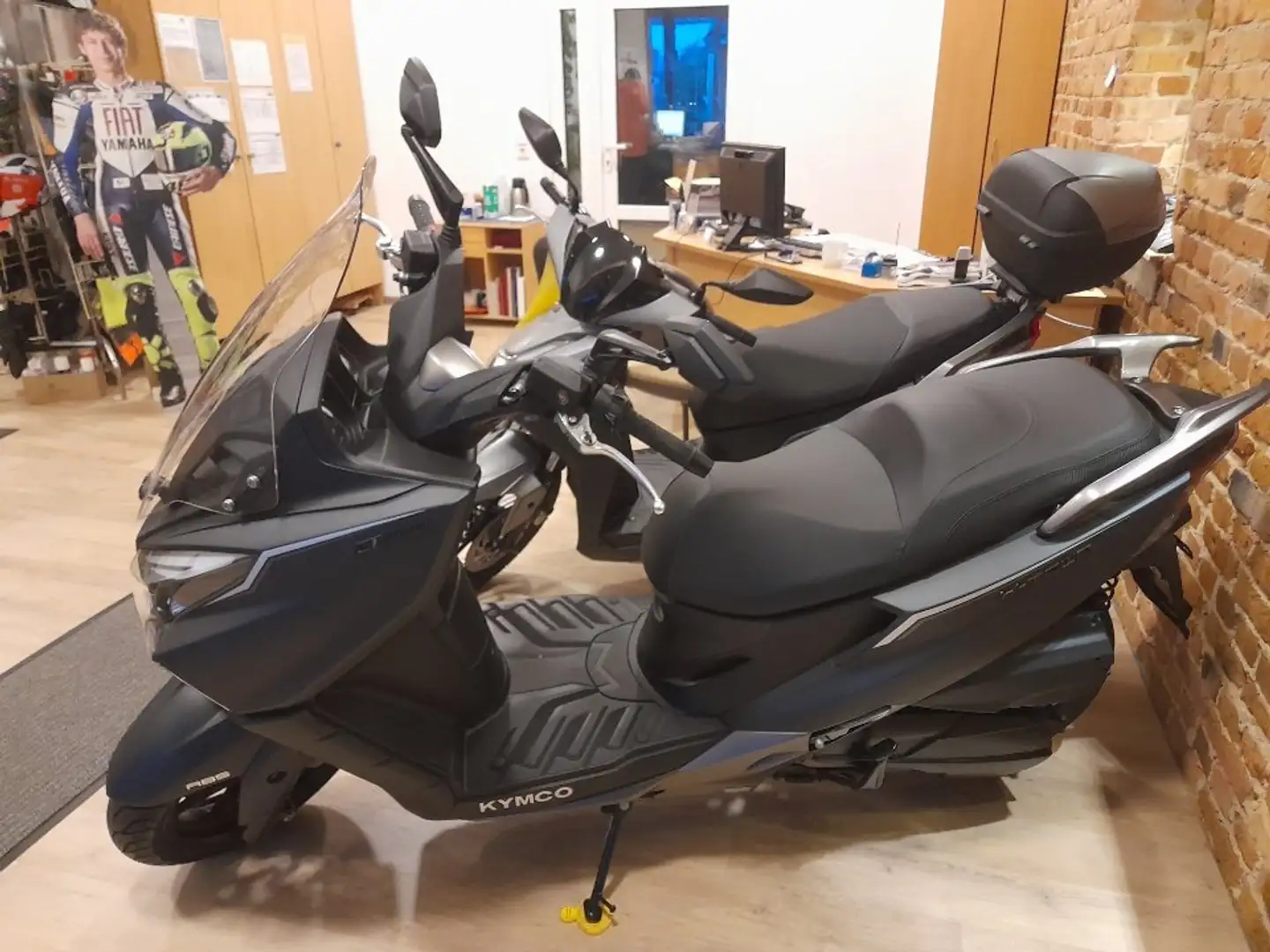 Kymco X-Town CT 300 i ABS Stříbrná - 1