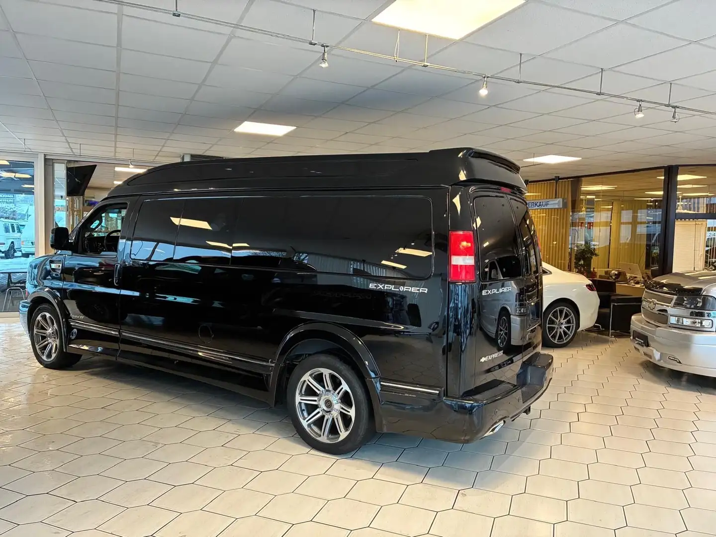 Chevrolet Express 6,0 V8 Explorer Limited.9 Sitze Schwarz - 1
