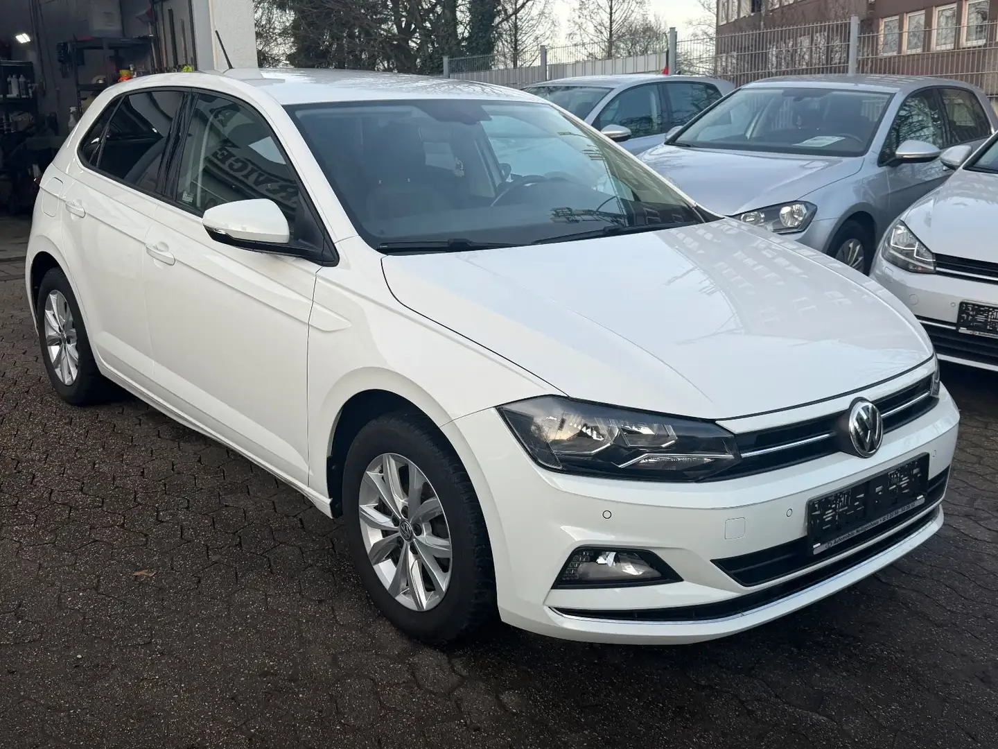 Volkswagen Polo VI Highline*Facelift*Navi*CarPlay*Allwetter Weiß - 2