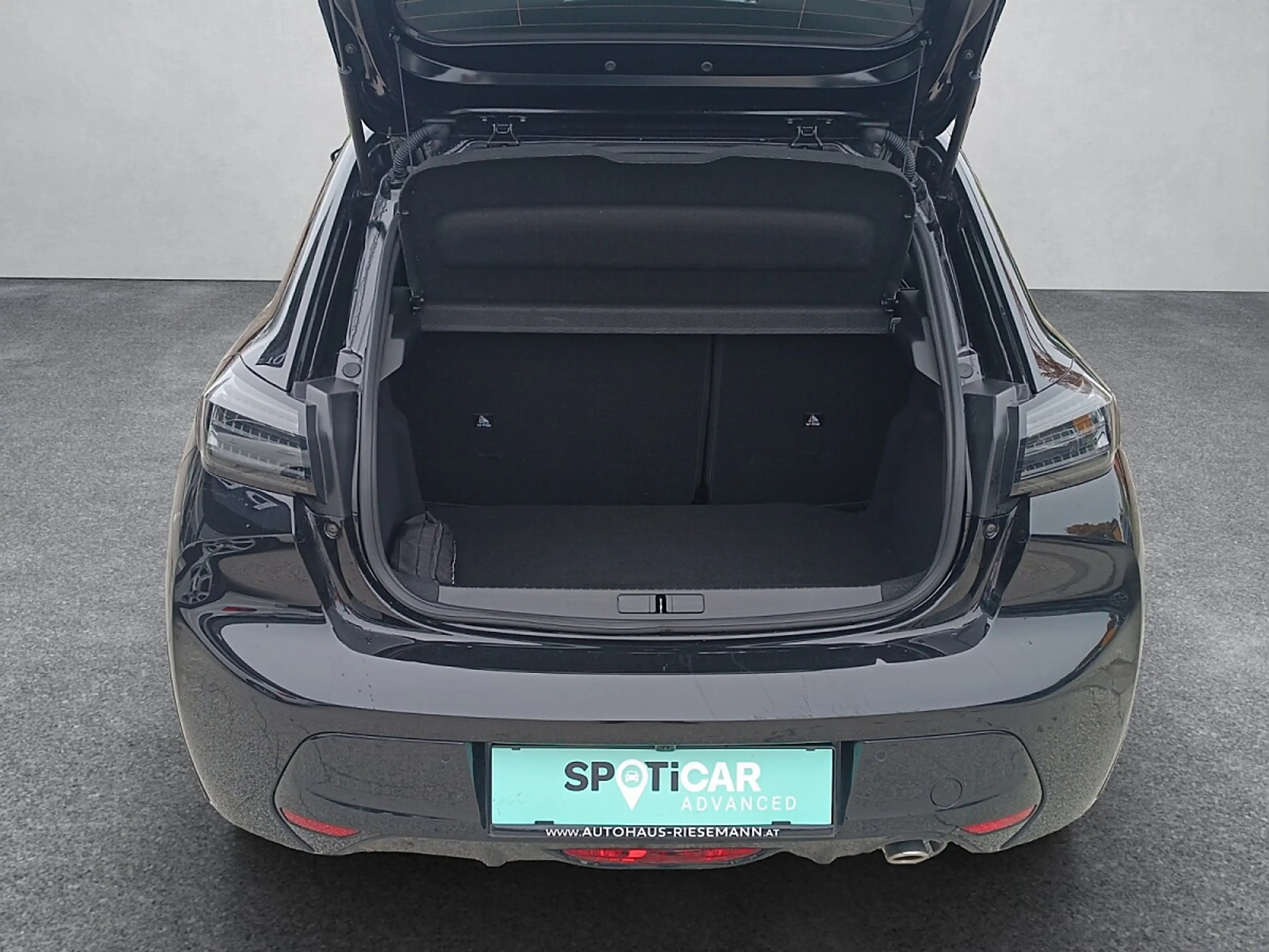 Peugeot 208 Hybrid 100 e-DCS6 GT — photo 7