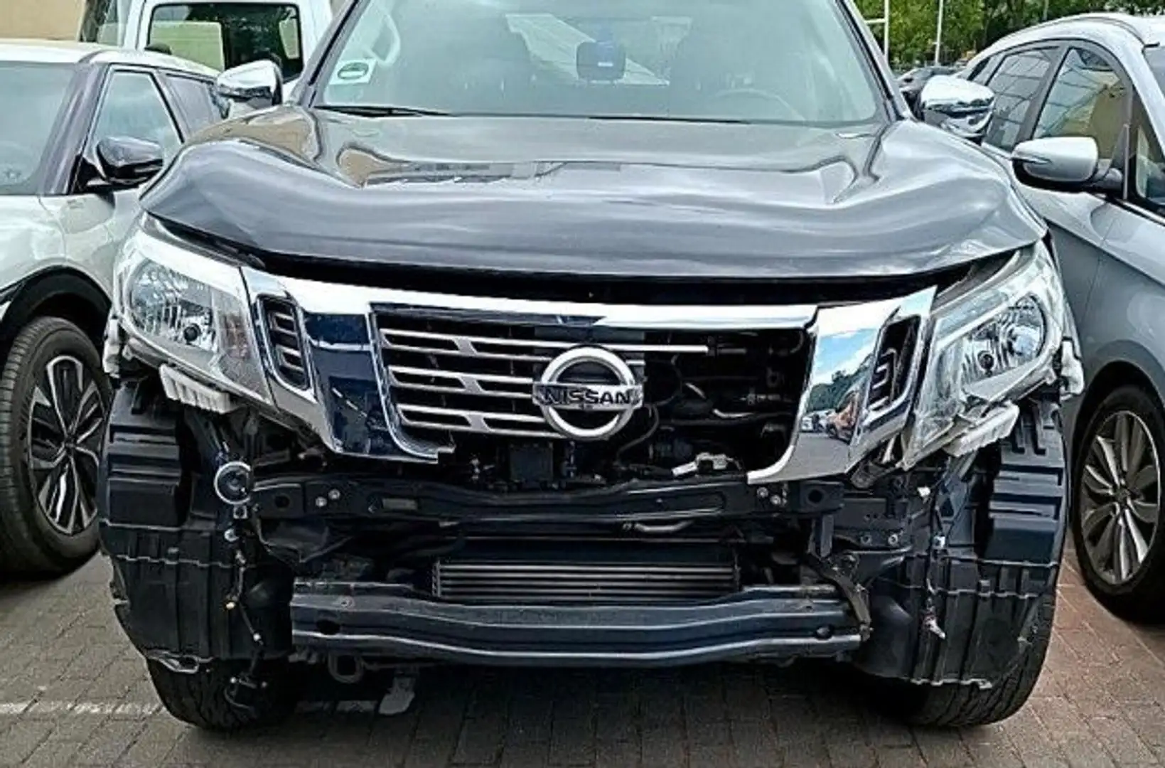 Nissan Navara NP 300 N-Connecta Double Cab/62268 Schwarz - 2