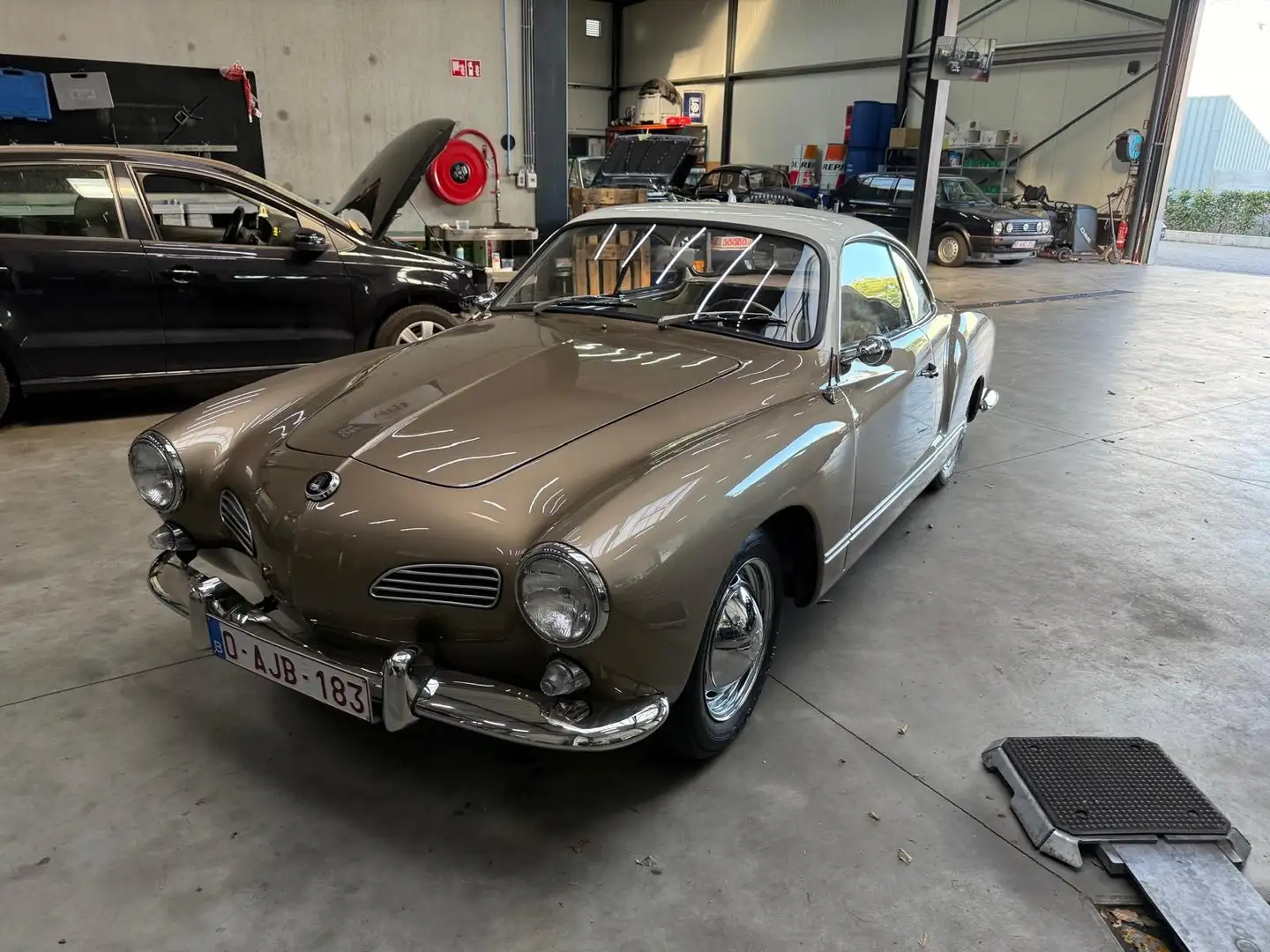 Volkswagen Karmann Ghia 1300 Bej - 1
