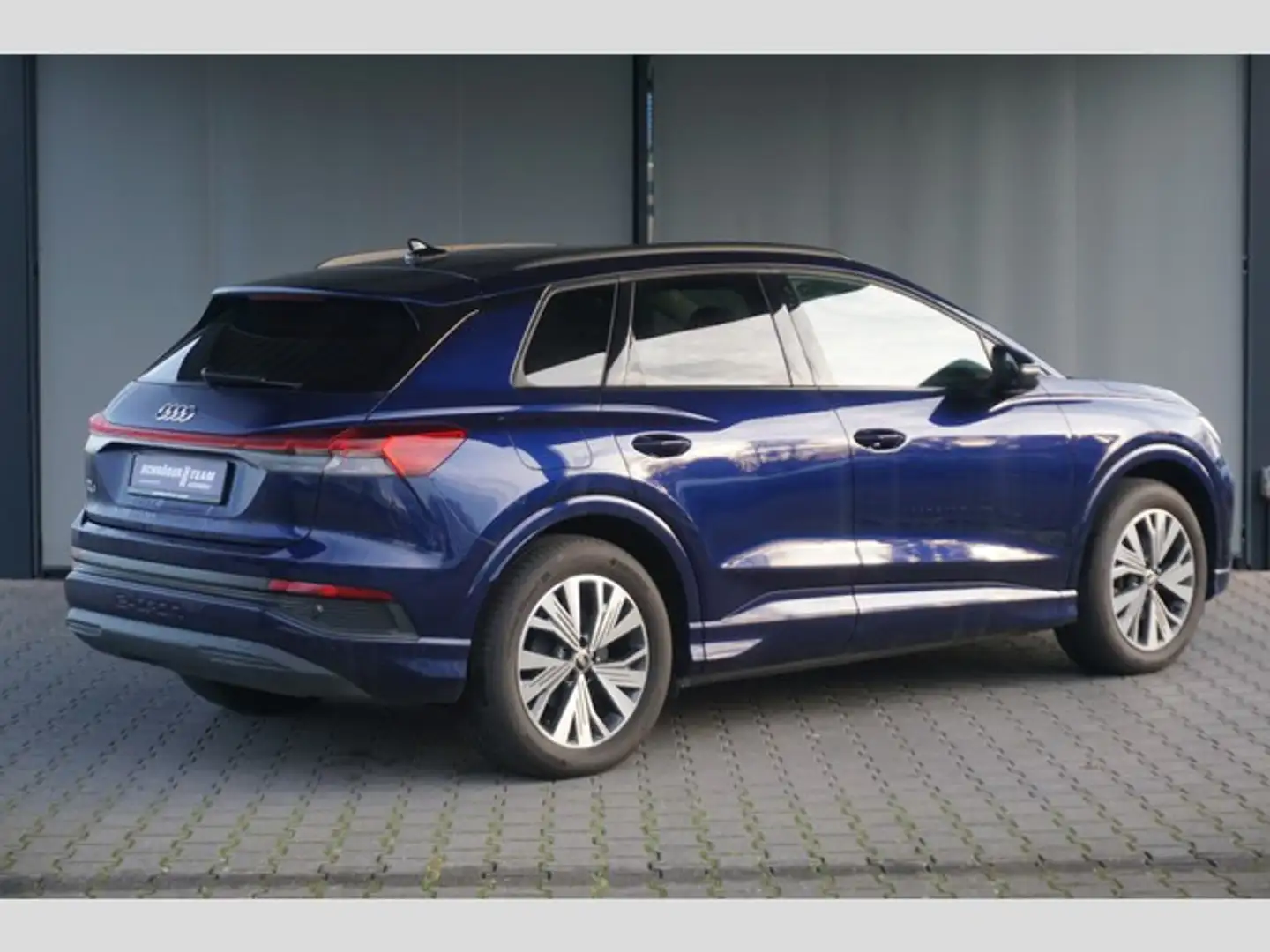 Audi Q4 e-tron e-tron 35 Navi Pano Matrix AHK GRA Blau - 2