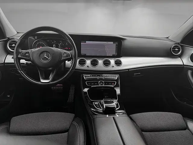 Mercedes-Benz E-Class view 9
