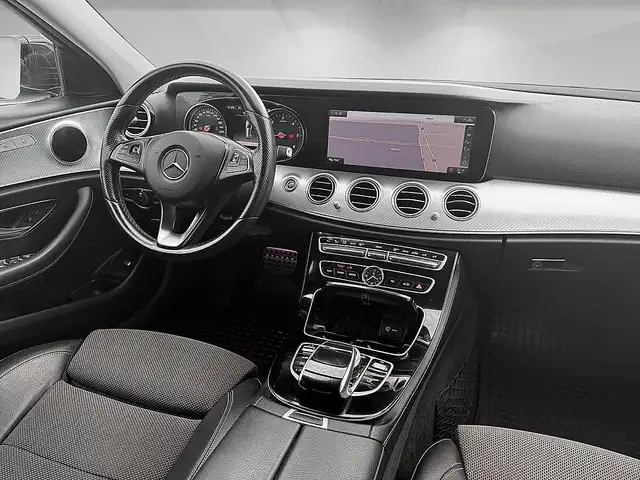 Mercedes-Benz E-Class view 10