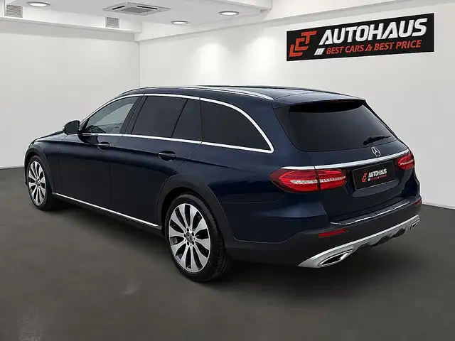 Mercedes-Benz E-Class view 3