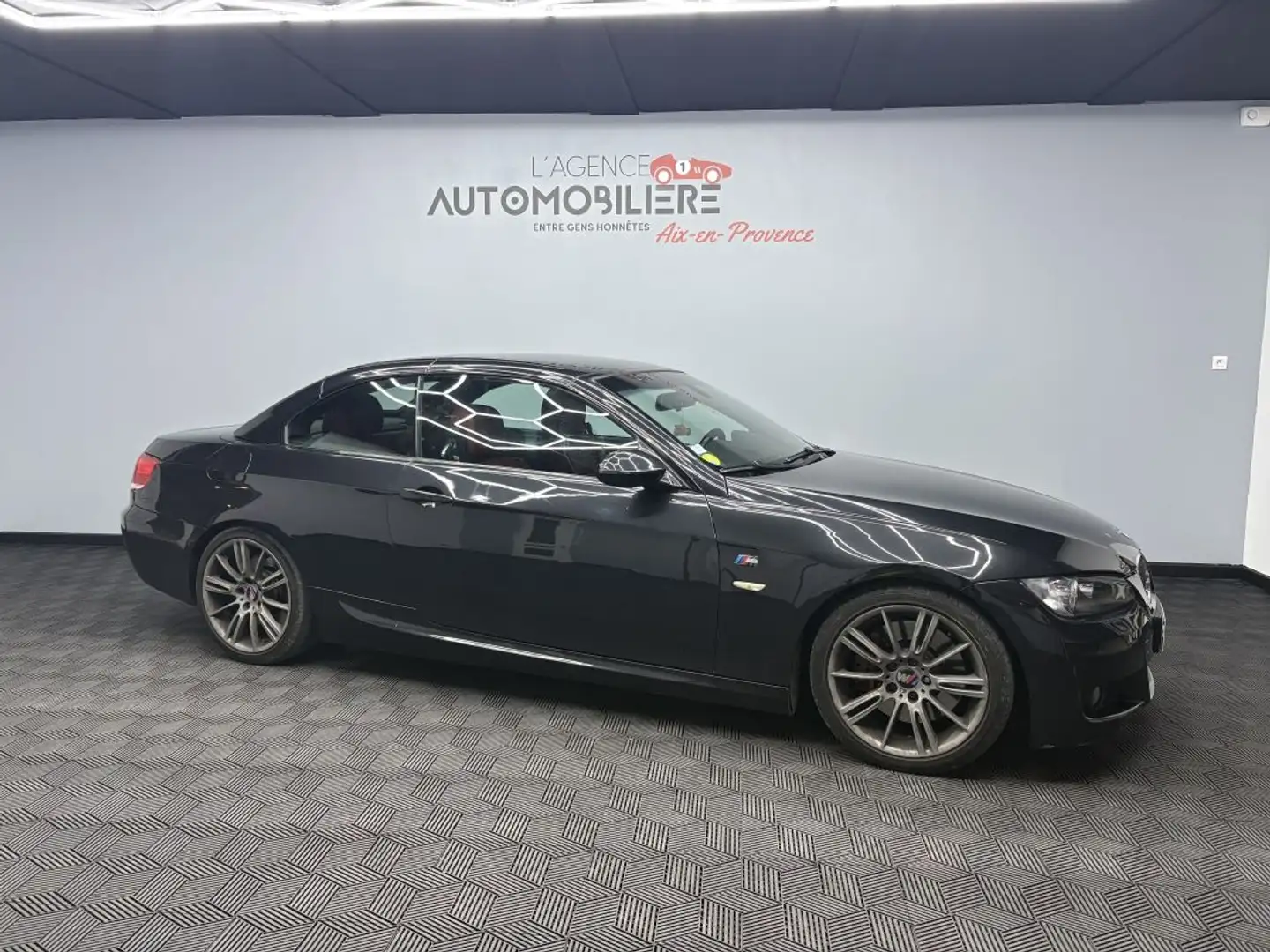 BMW 330 E93 Cabriolet 330i– 3.0 272 ch Zwart - 2