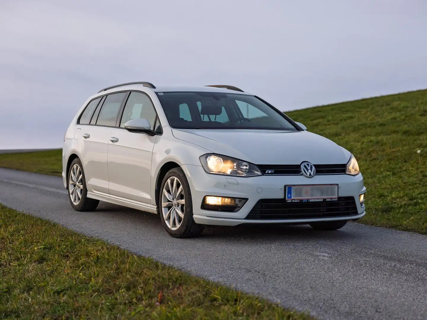 Volkswagen Golf Variant Golf Variant Sport Austria 1,2 TSI R-Line Weiß - 1