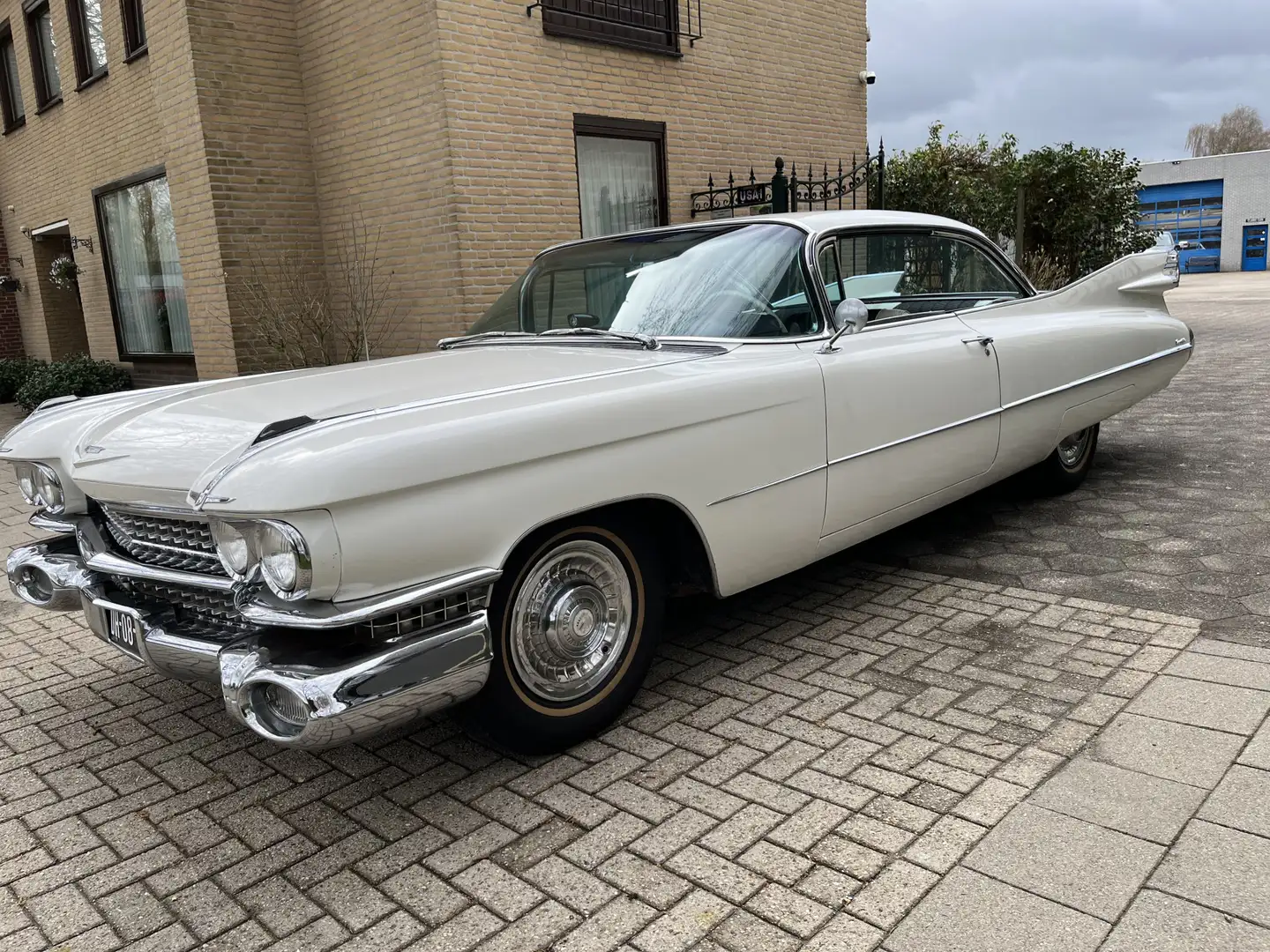 Cadillac Deville COUPE V 8 Orgn Staat Bílá - 1