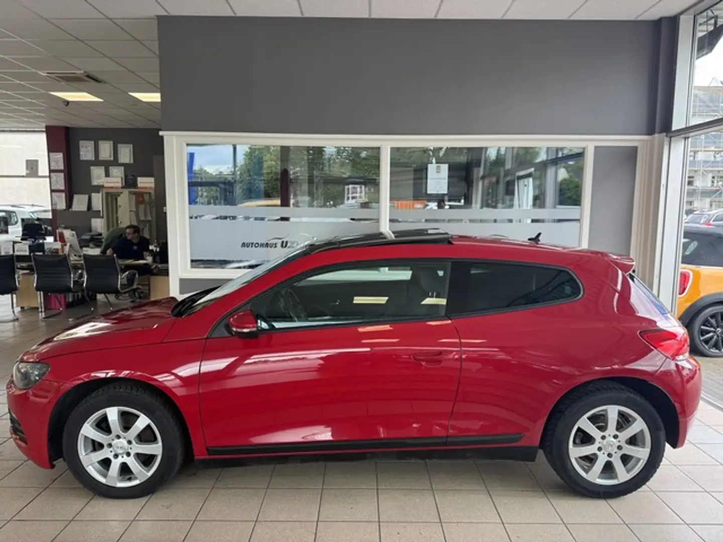 Volkswagen Scirocco 2.0 TDI Sport 1. Hand Alcantara Panoram crvena - 1