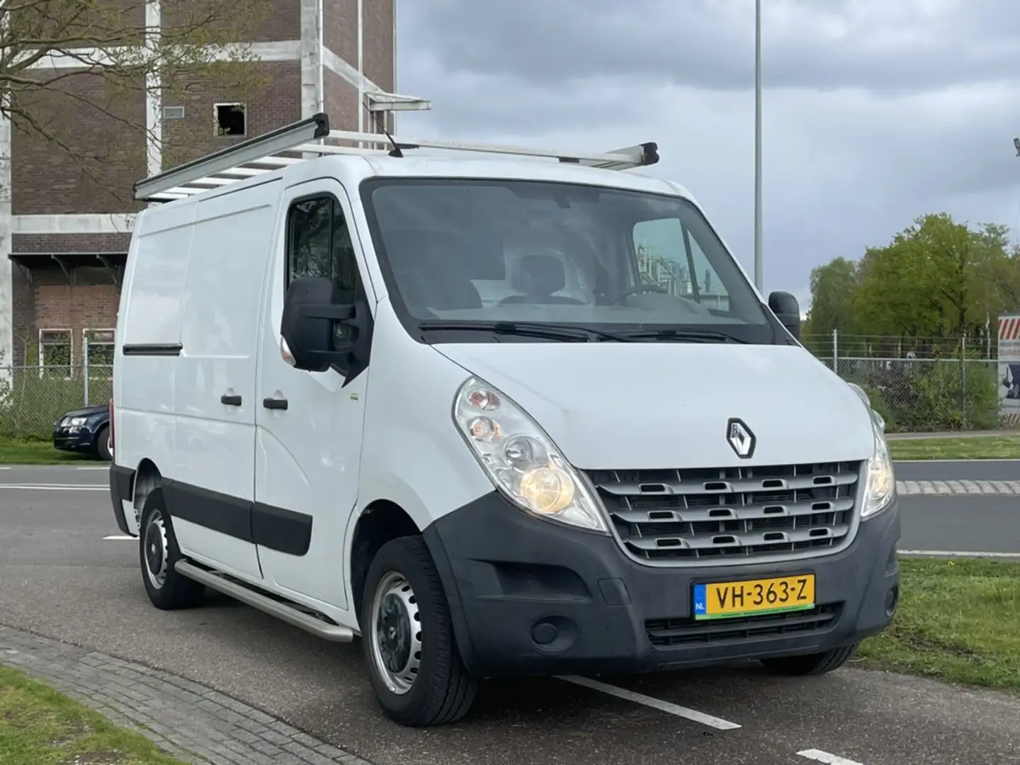 Renault Master T28 2.3 dCi L1H1Eco | Airco | Navigatie | Trekhaak Wit - 1