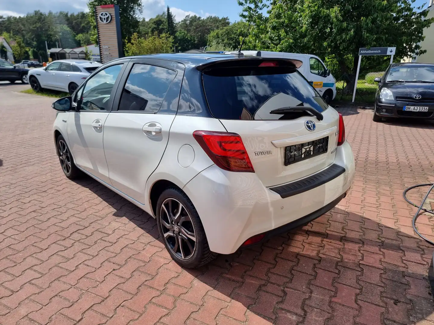 Toyota Yaris 1.5 Style Hybrid - 2