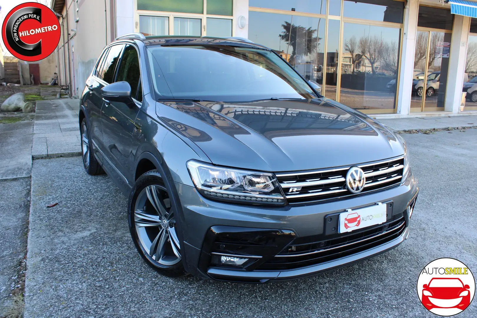 Volkswagen Tiguan 1.6 tdi 115CV R-LINE RLINE INTERNO ESTERNO Gris - 2