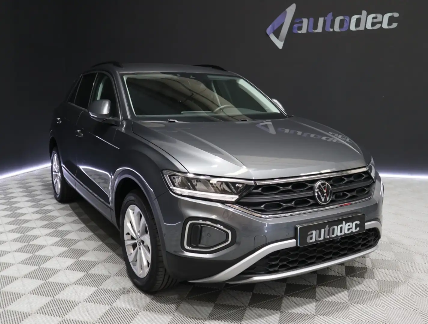 Volkswagen T-Roc 1.0 TSI Life 81kW Gris - 2