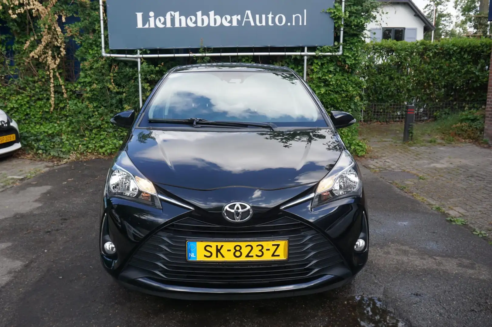 Toyota Yaris 1.0 VVT-i Aspiration/ Dealer onderhouden / Noir - 2