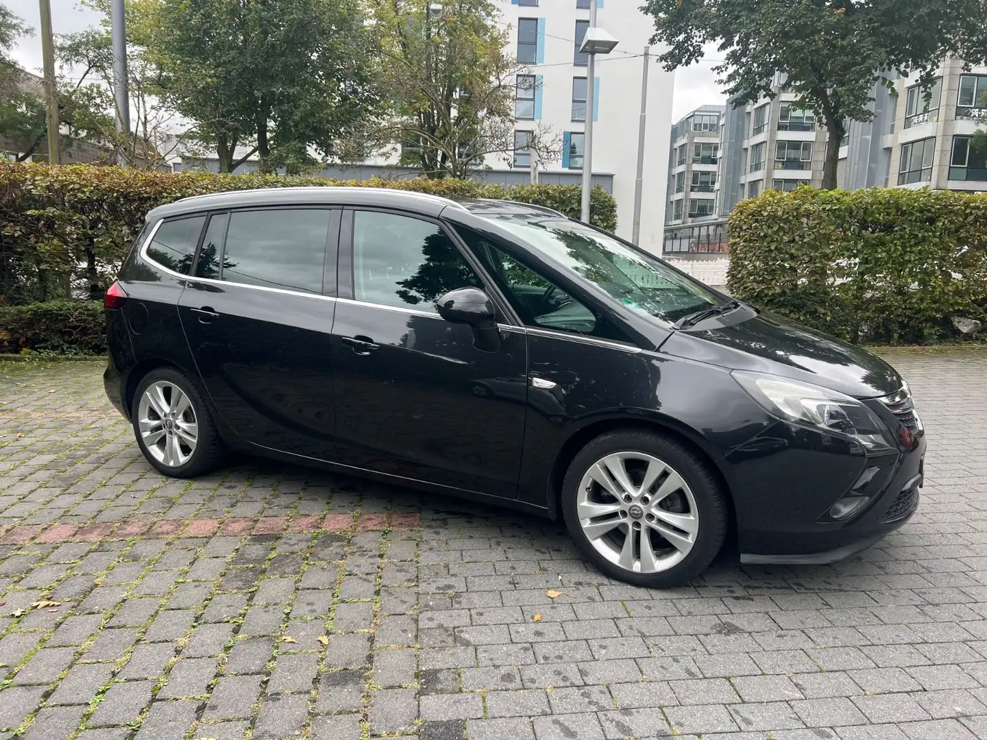Opel Zafira Tourer Schwarz - 2