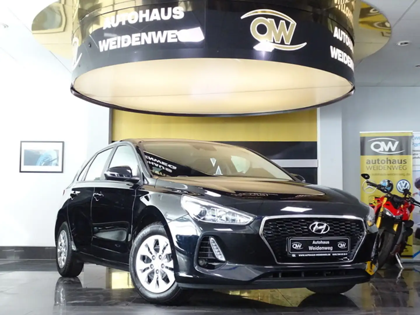 Hyundai i30 1.4 s&s ParksShzKlimaBluetoothSaftyTempomat Schwarz - 2