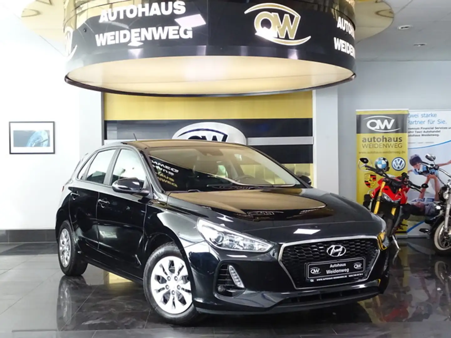 Hyundai i30 1.4 s&s ParksShzKlimaBluetoothSaftyTempomat Schwarz - 1
